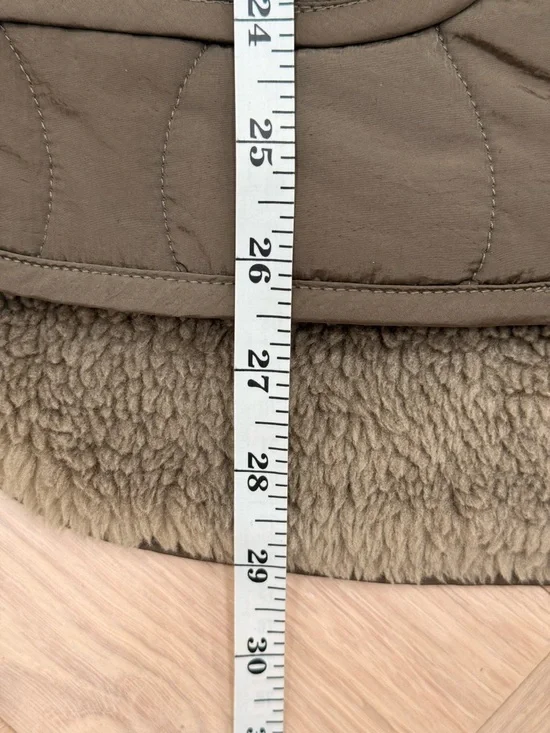 Varley Covey Sherpa Reversible Quilt Gilet in Brown - Picture 10 of 10